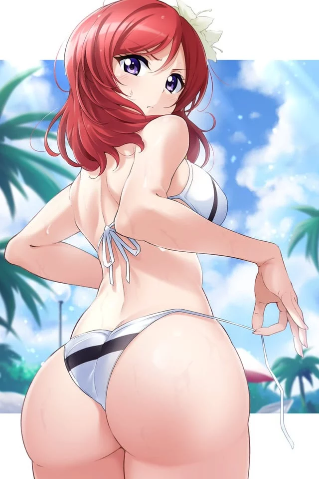 Maki's Swimsuit Booty (Artist: reina_kirisaki)
