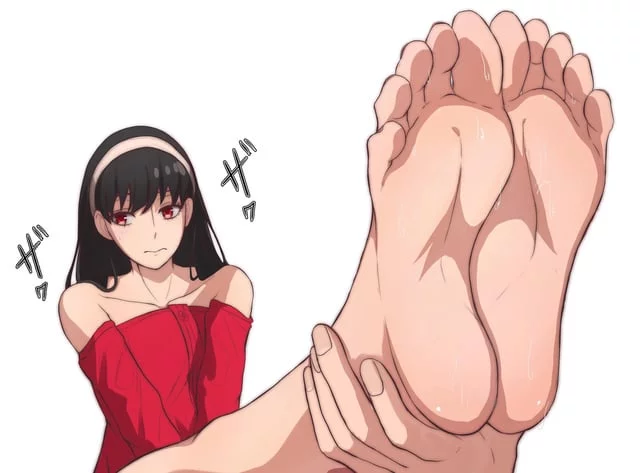 Yor's feet ready to be licked (Shhentaiofficial)