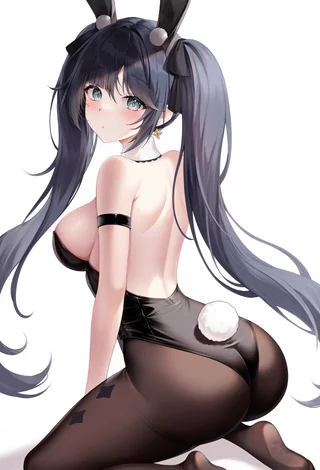 Kneeling Bunny Mona (KUCA)