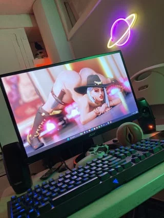Got a 1/4 of flower, the cave all set up and a 3-day weekend of glorious gooning to (Overwatch) girls ahead of me. Also playing through Tomb Raider trilogy (with nude mods equipped of course) while I wait for RE4 next week. How’s your Friday night going, fellow men of culture?