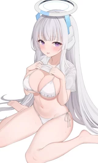 Noa lifting her shirt