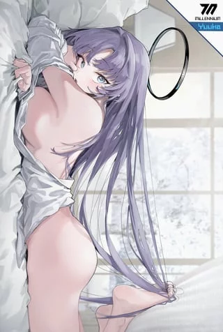 Yuuka in bed