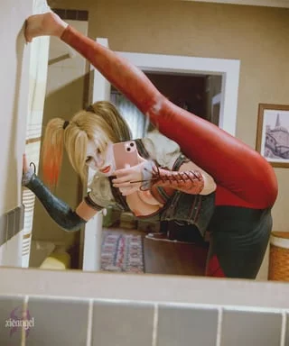 Harley's mirror selfie (XieAngel) [DC]