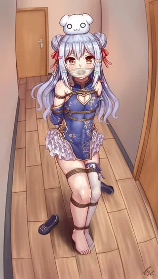 My sister asked me to pretend to be her for this convention with her friends, I didn’t know I would have to dress like this… 