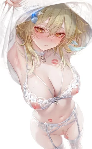 Lumine in lingerie