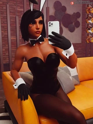 Pharah takes a selfie (Darkbahamuth)