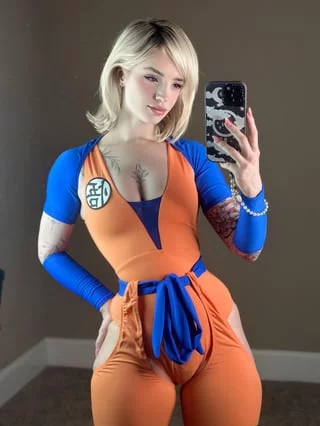 Android 18 in Turtle School Uniform [Dragon Ball Z] (LeesiBB)
