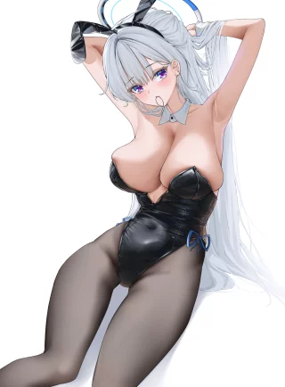 Noa bunny tying her hair (lahuaaaYO / lanhua227) [Blue Archive]