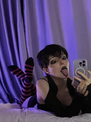 Mavis Dracula [Hotel Transylvania] by kawaiiipunk