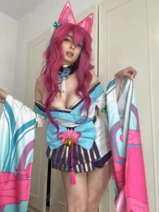 Ahri (DeewBubbles)