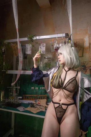 Kal'tsit cosplay