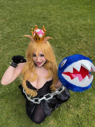 Bowsette in public hehe